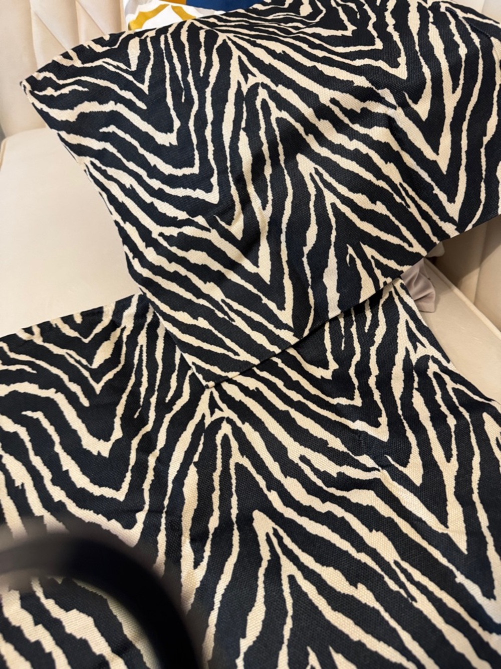 Pillow covers only (2) new blk & beige  size 
17 1/2 by 17 1/2 canvas texture